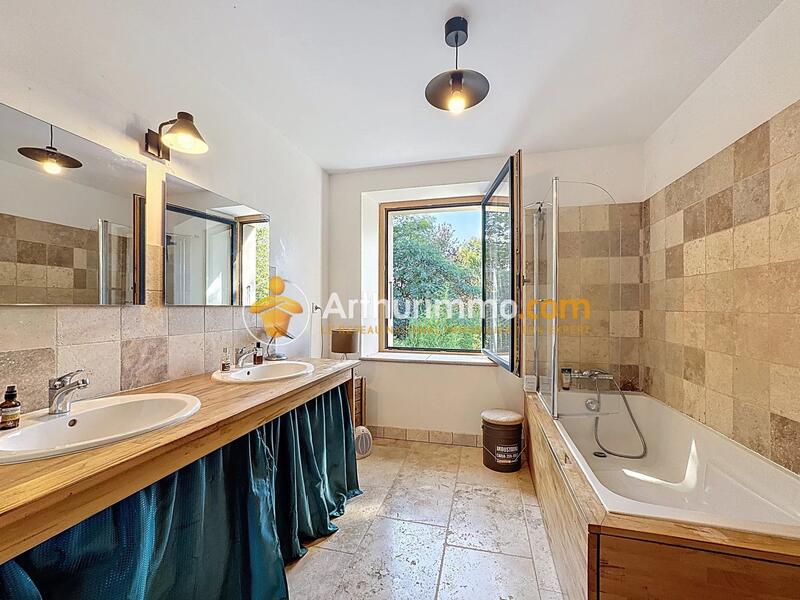 Maison - 244 m² - 5 pièces