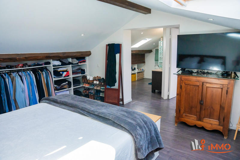 Maison traditionnelle - 196 m² - 7 pièces