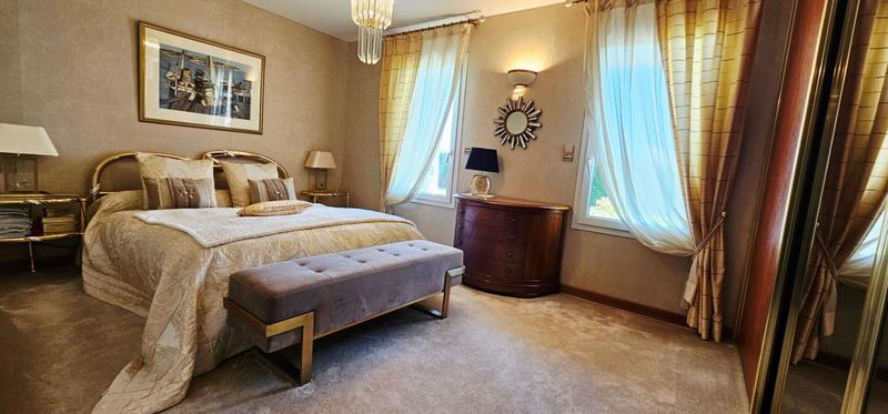 Maison - 181 m² - 7 pièces