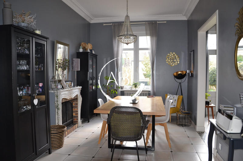 Maison - 160 m² - 8 pièces