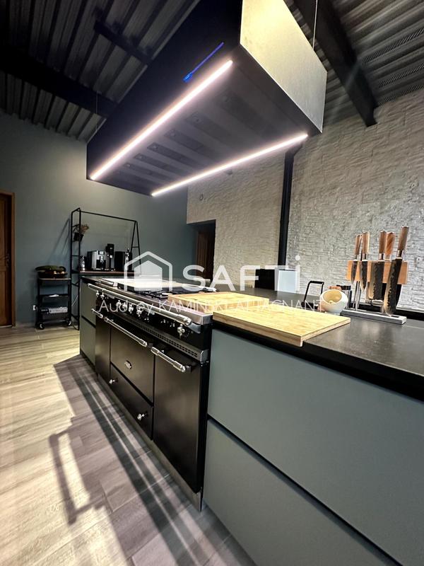 Maison - 268 m² - 9 pièces