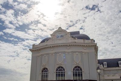 Les Étonnants Patrimoines : Mystère sur le tournage - Enquête à Trouville
