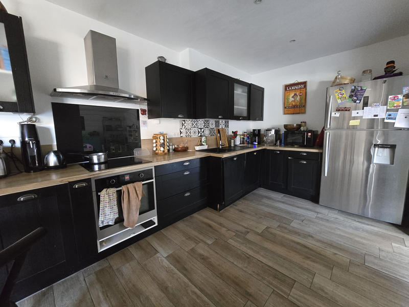 Maison - 235 m² - 10 pièces