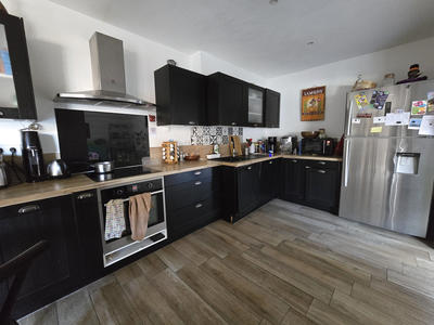 Maison - 235 m² - 10 pièces