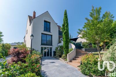 Maison - 215 m² - 10 pièces