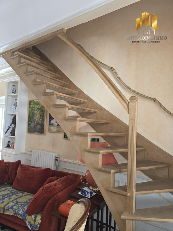 Maison - 300 m² - 10 pièces