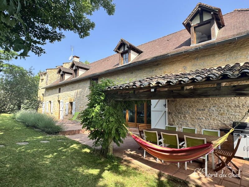 Maison traditionnelle - 1 m² - 6 pièces