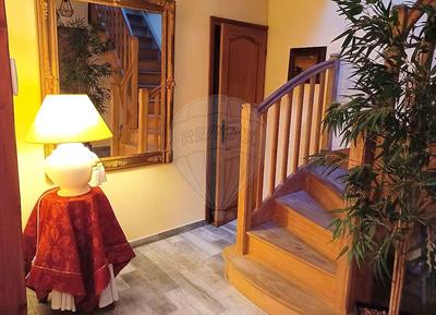 Propriété - 325 m² - 6 pièces