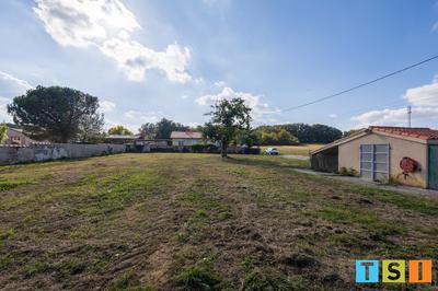 Terrain constructible - 1 080 m²