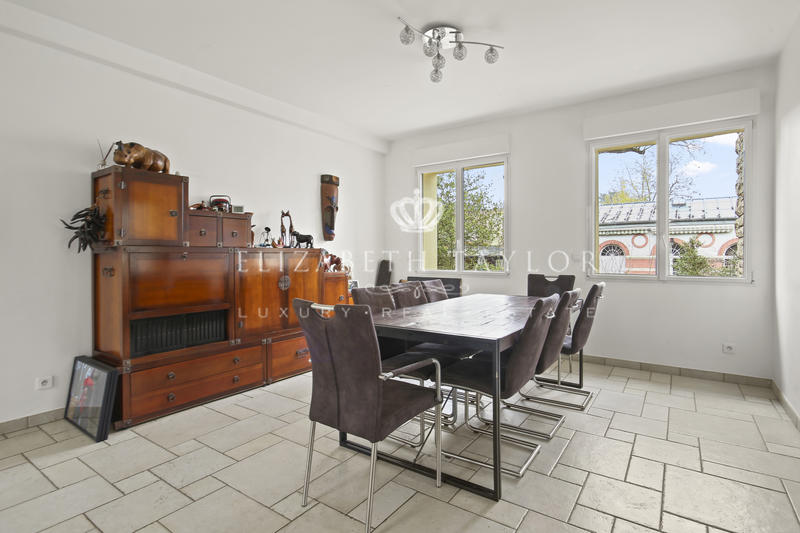 Maison - 450 m² - 11 pièces