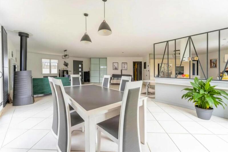 Maison - 207 m² - 9 pièces