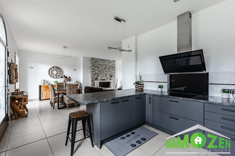 Maison - 165 m² - 8 pièces