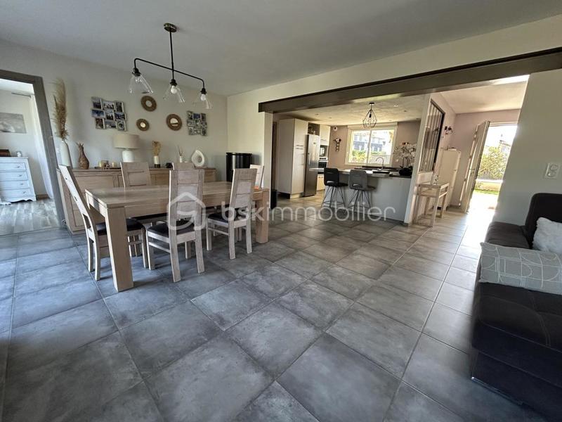 Maison - 206 m² - 8 pièces