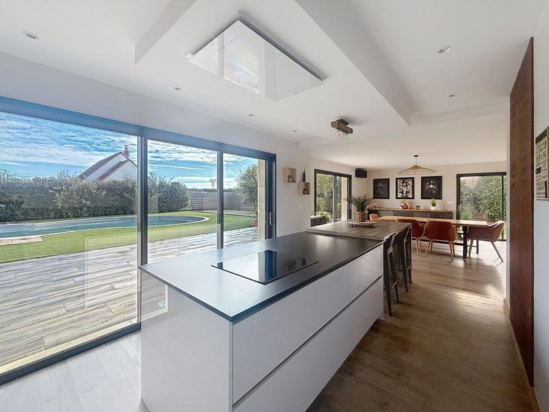 Maison - 204 m² - 6 pièces