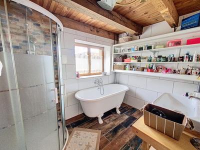 Maison - 220 m² - 5 pièces