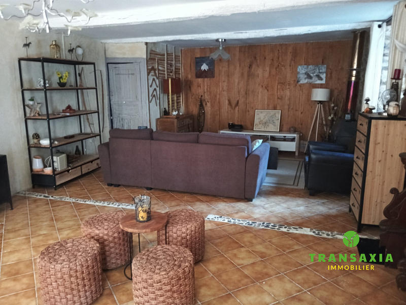 Maison traditionnelle - 306 m² - 16 pièces