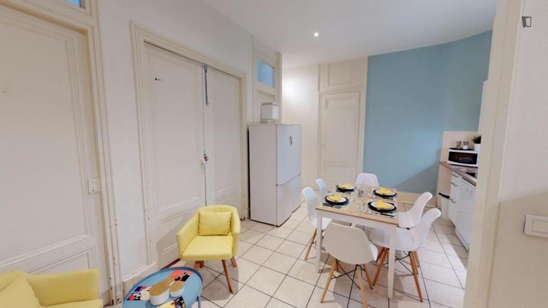 Chambre - 11 m² - 5 pièces