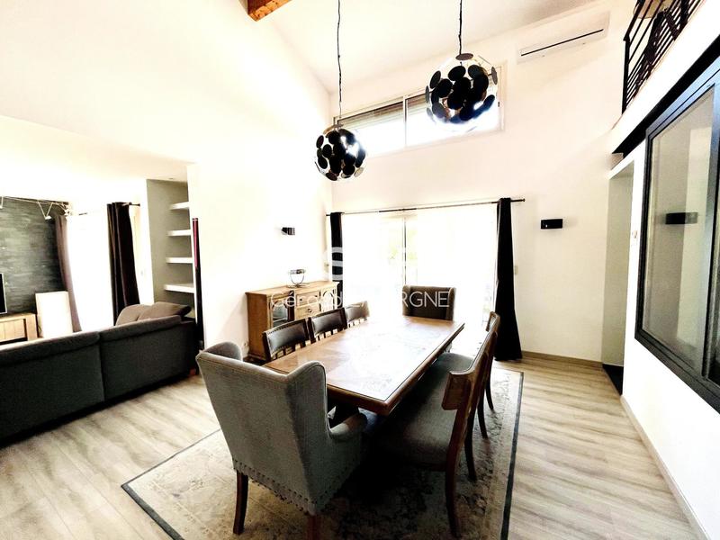 Maison - 265 m² - 7 pièces