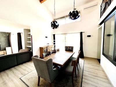 Maison - 265 m² - 7 pièces