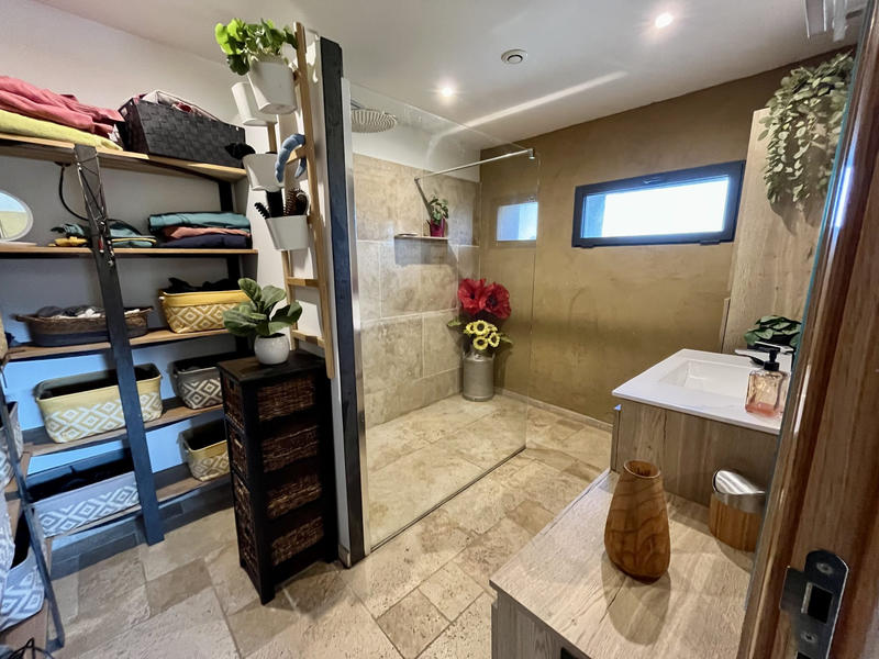 Maison contemporaine - 241 m² - 10 pièces