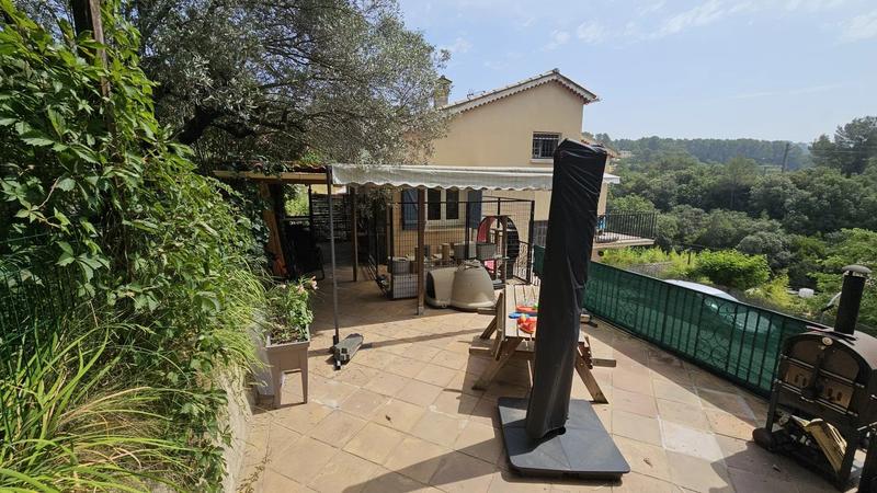 Maison - 181 m² - 5 pièces