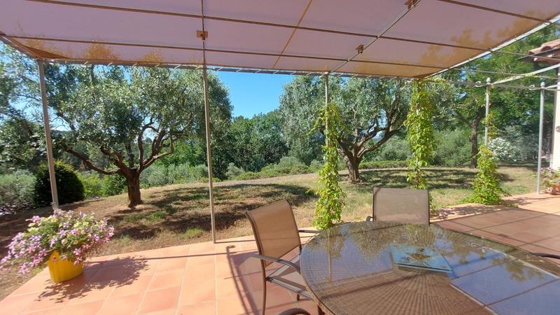 Villa - 285 m² - 6 pièces