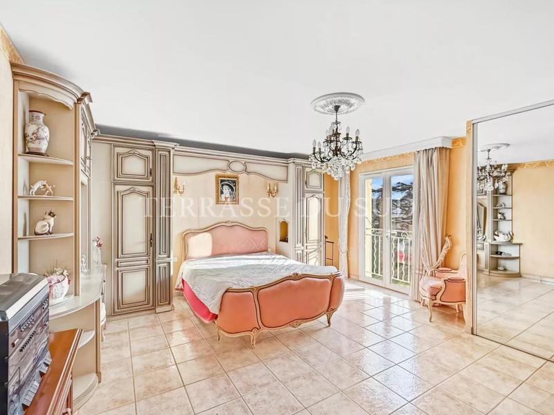 Propriété - 174 m² - 6 pièces