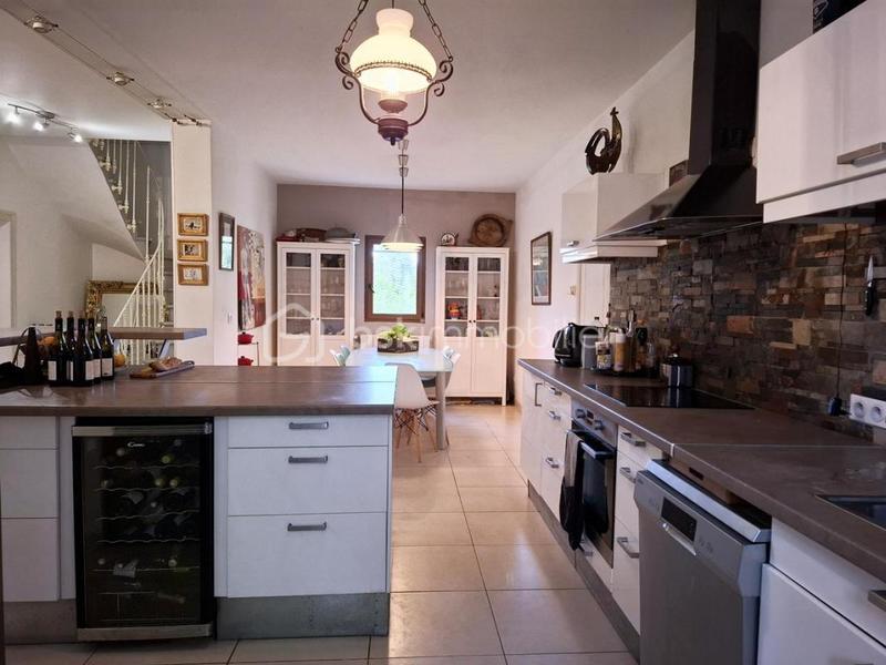 Maison - 310 m² - 10 pièces