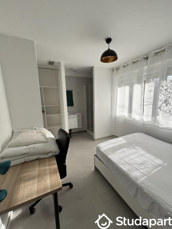 Chambre - 13 m² - 1 pièce