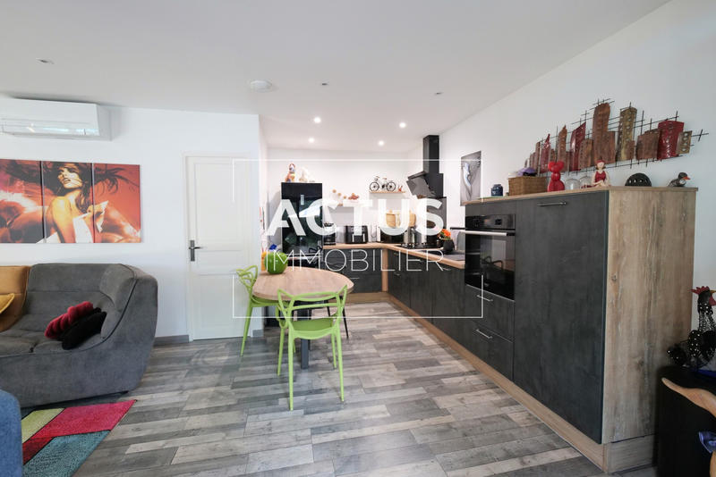 Maison - 233 m² - 8 pièces