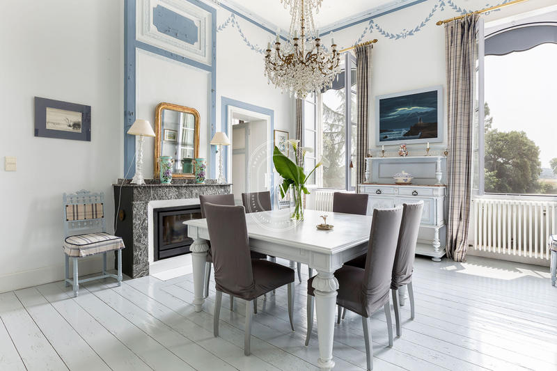 Château - 448 m² - 13 pièces