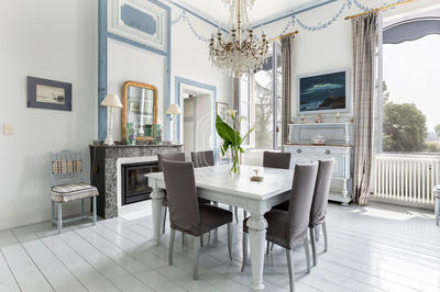 Château - 448 m² - 13 pièces