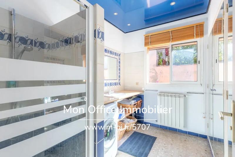 Maison - 225 m² - 8 pièces