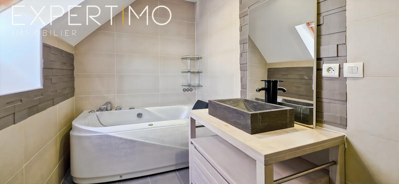 Maison - 150 m² - 8 pièces