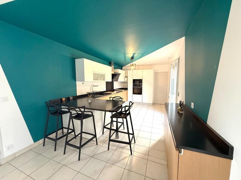 Maison - 230 m² - 7 pièces