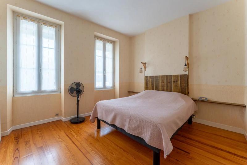 Maison en pierre - 174 m² - 7 pièces