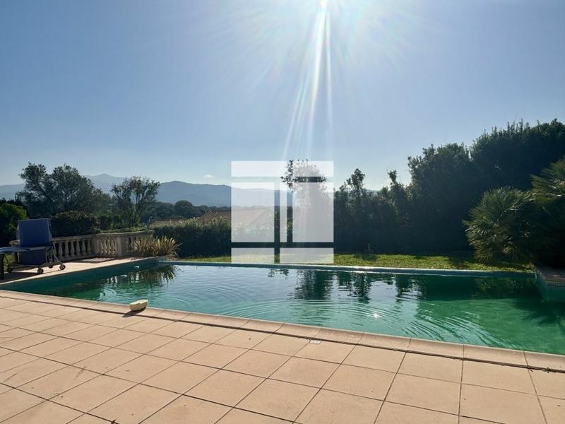 Villa - 166 m² - 6 pièces