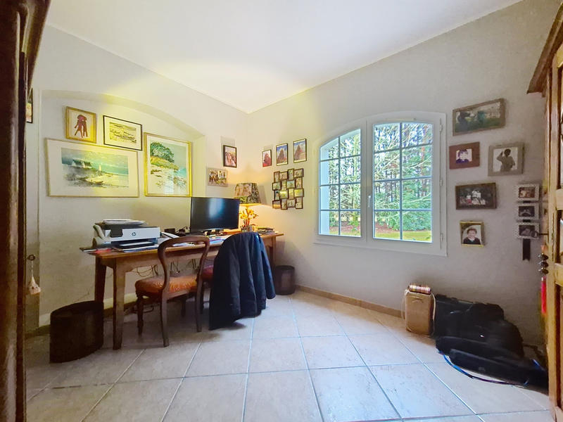 Maison - 312 m² - 9 pièces