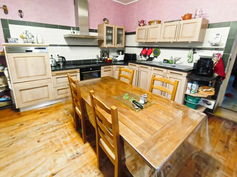 Maison - 237 m² - 10 pièces