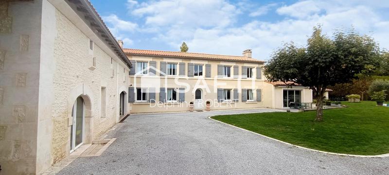 Maison - 275 m² - 8 pièces