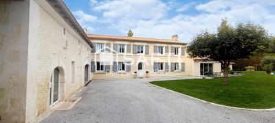 Maison - 275 m² - 8 pièces