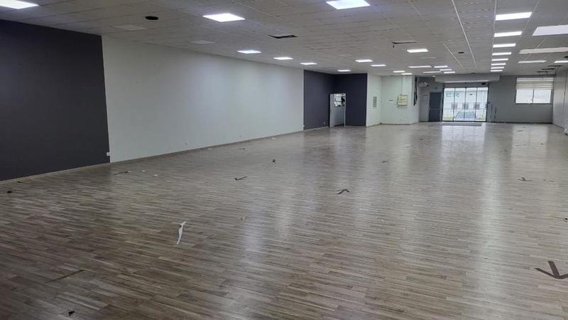 Local commercial - 426 m² - 4 pièces