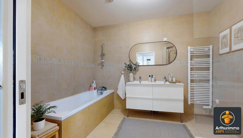 Appartement - 102 m² - 4 pièces