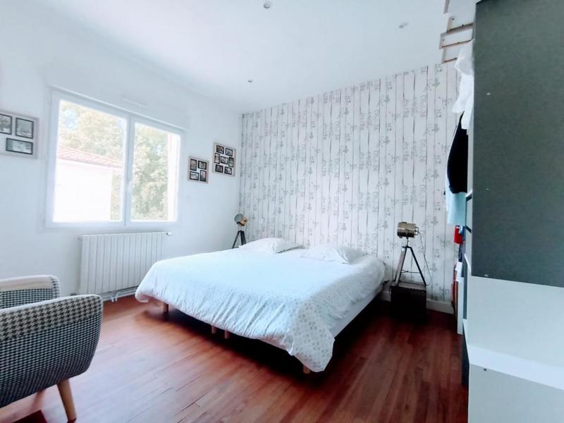 Maison - 220 m² - 10 pièces