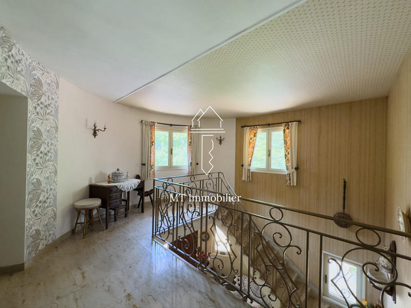 Villa - 223 m² - 6 pièces