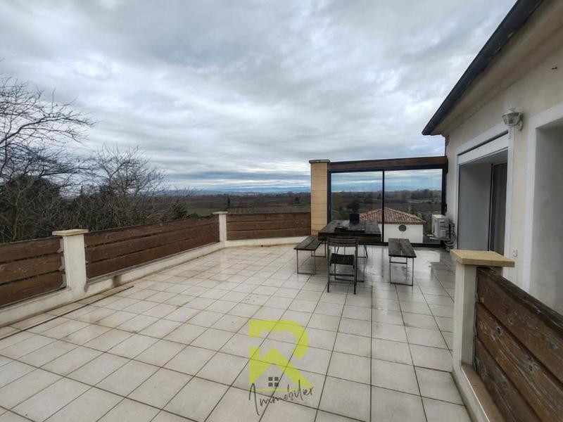 Maison - 275 m² - 9 pièces