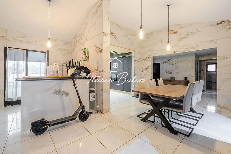 Villa - 145 m² - 6 pièces