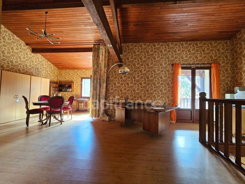 Maison - 214 m² - 7 pièces