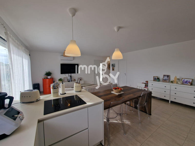 Maison - 93 m² - 4 pièces