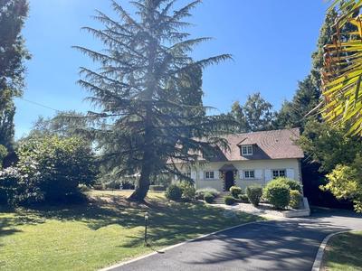 Maison - 215 m² - 9 pièces